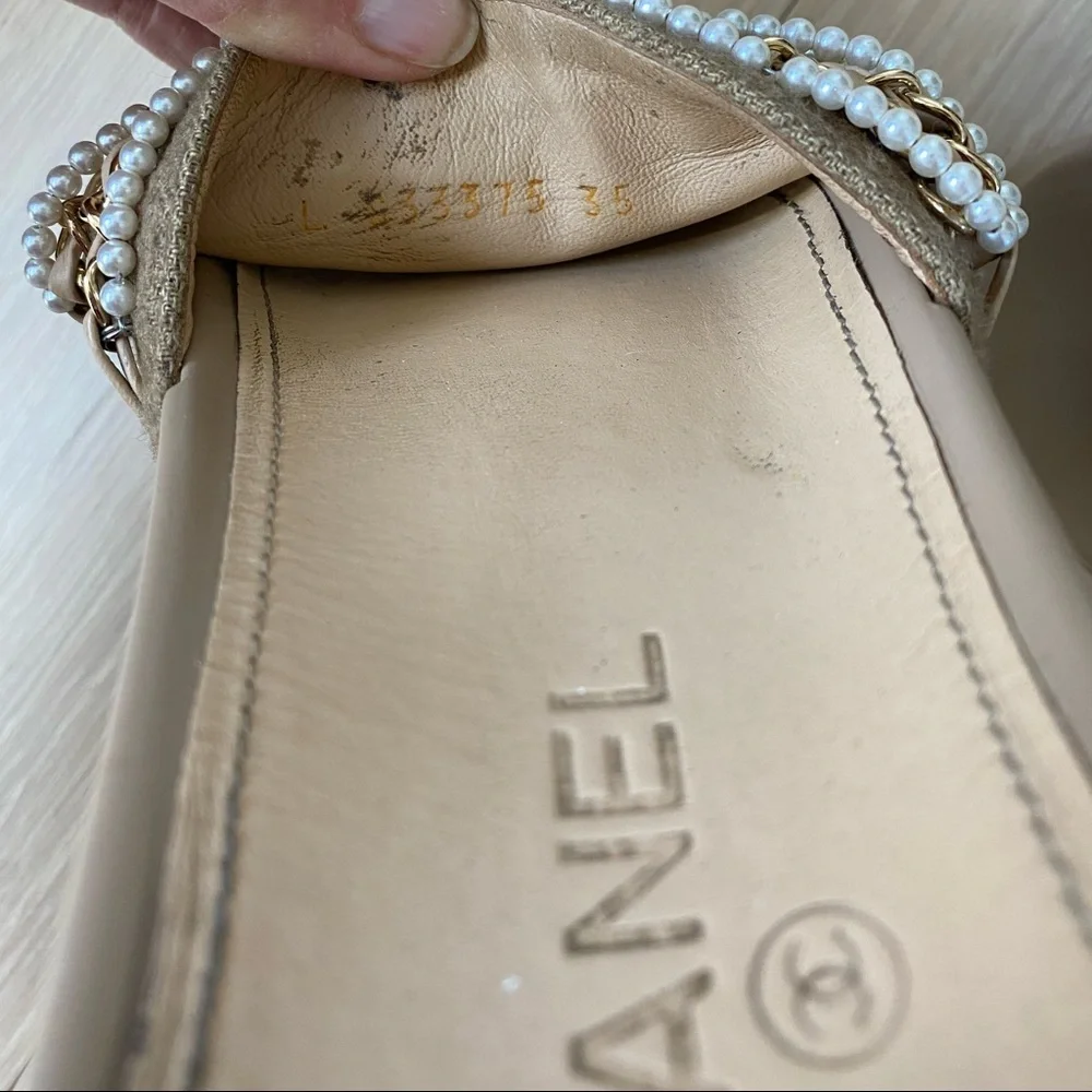 CHANEL Beige and Gold Sandals - Picture 4 of 7